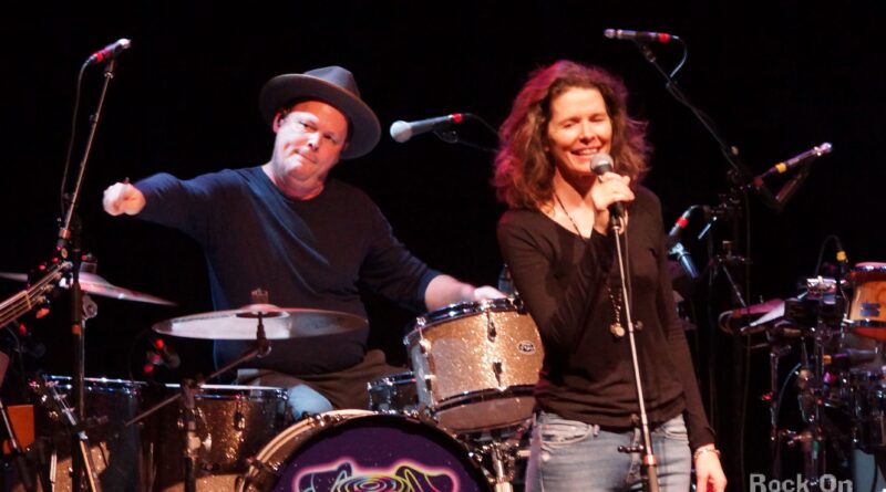 Edie Brickell and New Bohemians