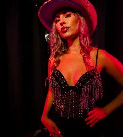 Linds Sais by Nathan Dyck2