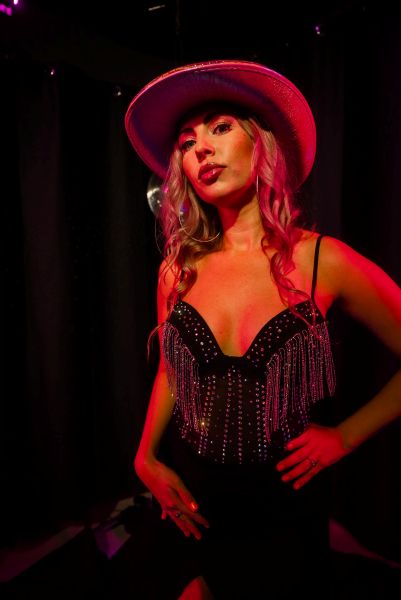 Linds Sais by Nathan Dyck2