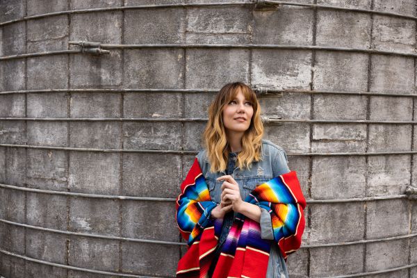 Molly Tuttle by Ebru Yildiz