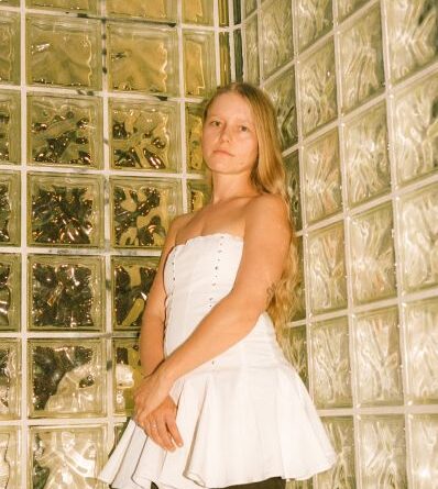 Alice Phoebe Lou by Piers Greenan