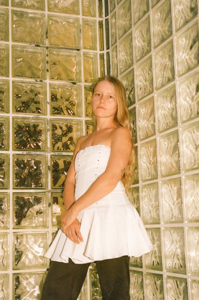 Alice Phoebe Lou by Piers Greenan