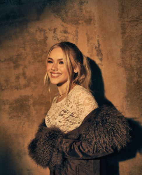 Freya Skye by Shervin Lainez