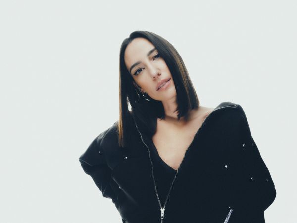 AMELIE LENS by Daniil Lavrowski