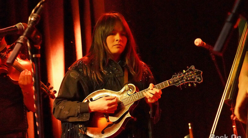 AJ Lee and Blue Summit