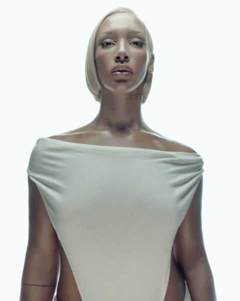 Naomi Sharon by Hugo Comte2