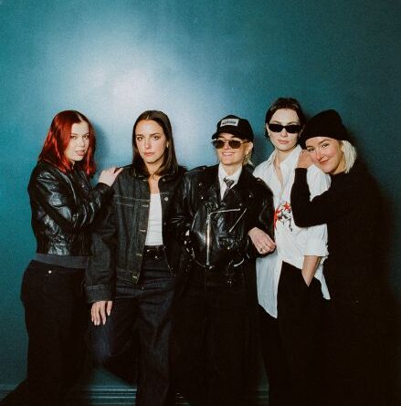 G Flip & The Beaches by Meg Moon