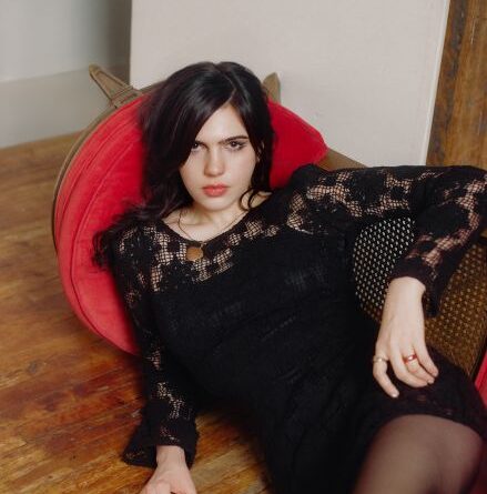 Julia Cumming by Marcus Maddox