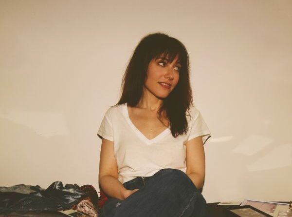 Elizabeth And The Catapult by Shervin Lainez