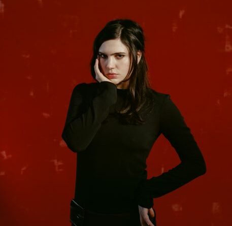 Julia Cumming by Ebru Yildiz