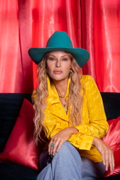 Elizabeth Cook by Stephen Dillon2