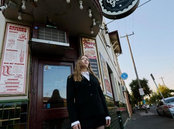Julia Jacklin by James J. Robinson2