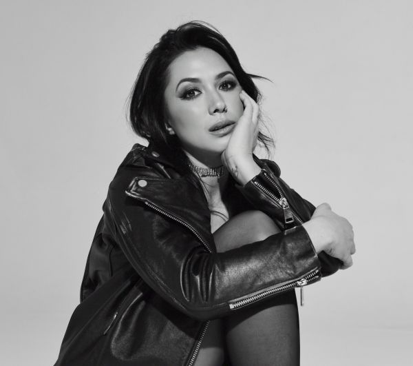 Michelle Branch by Shervin Lainez